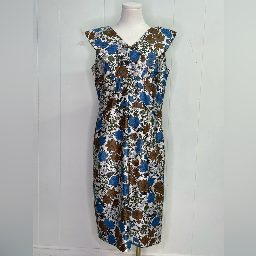 Vintage 1950’s V-neck Cotton Floral Day Dress w/ Wide Collar